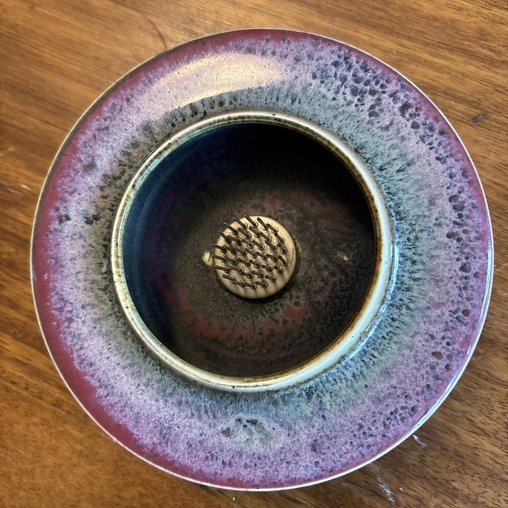 VTG Artist Signed Ikebana Round Tripod Ceramic Vase w/ Multicolor Glaze 5.5